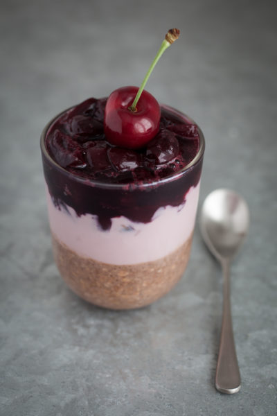 Vegan chocolate overnight oats