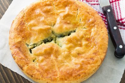 Vegan chicken and leek pie