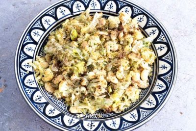 vegan freekah salad with cauliflower, leeks and butterbeans