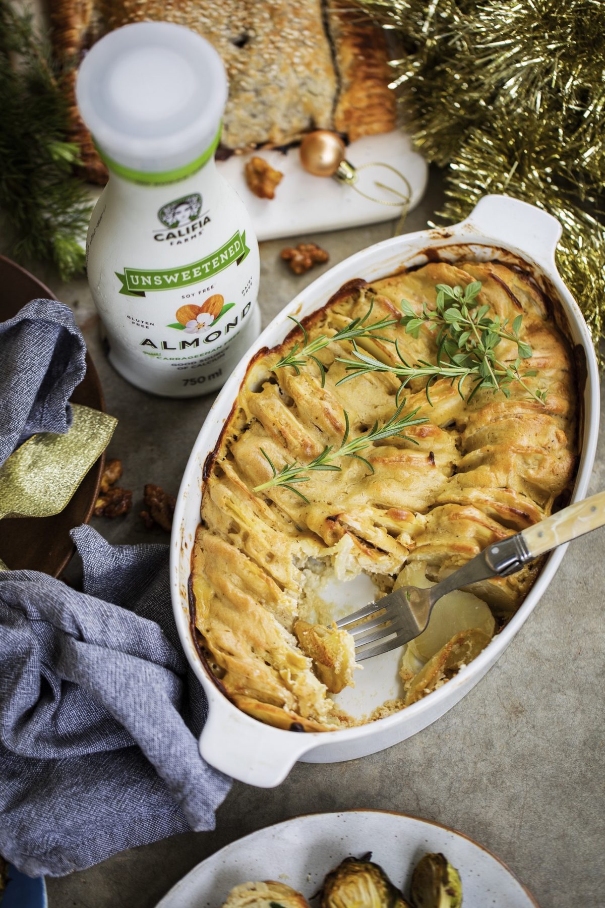 Cheesy vegan potato bake