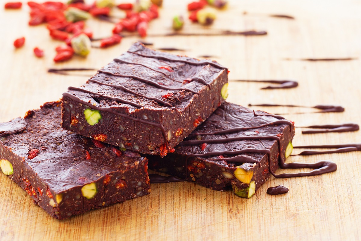 Spicy raw vegan brownies with pistachios and goji berries