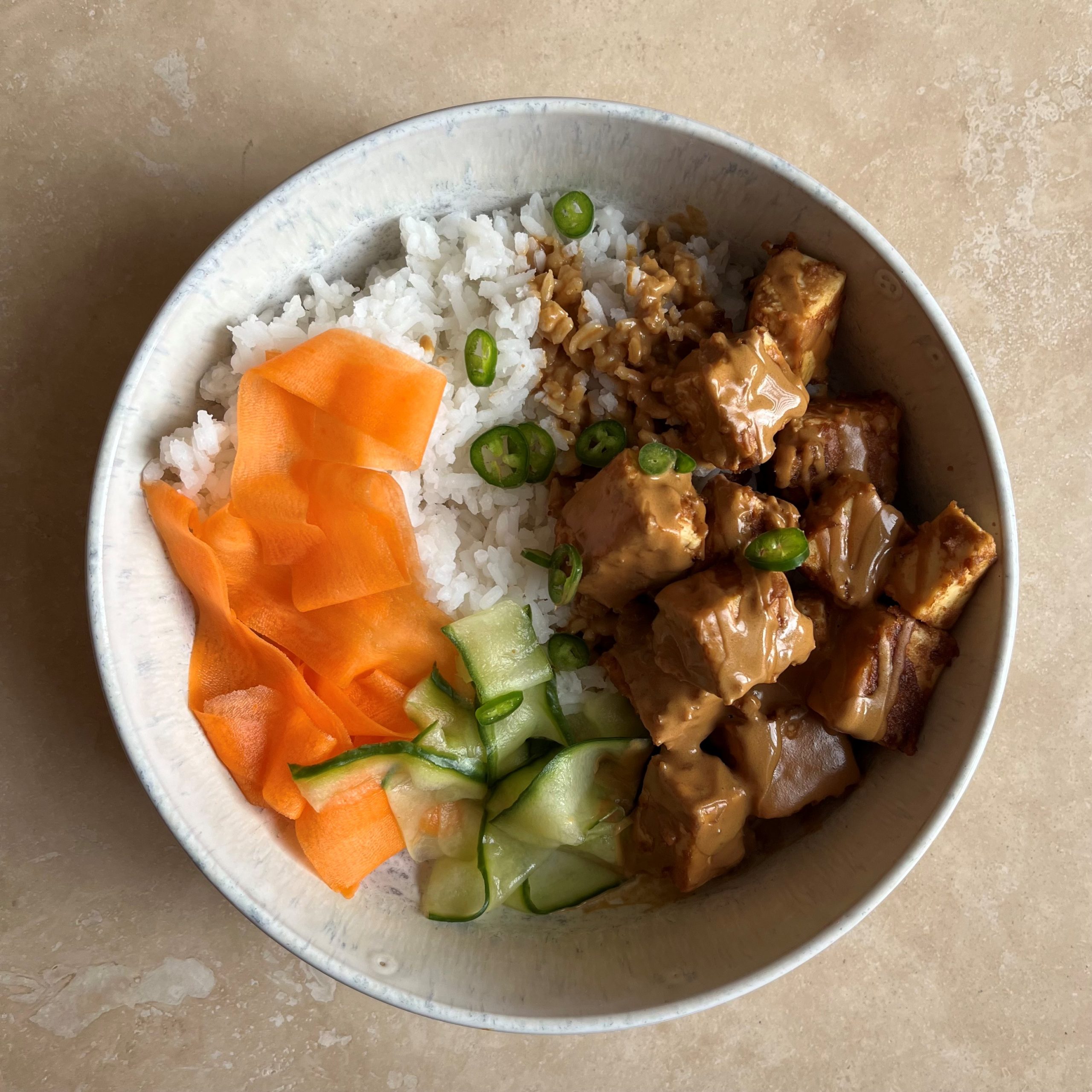 Peanut Hottie Tofu Bowl