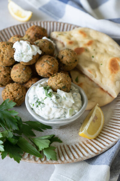Veganes Tsatsiki mit Kräutern