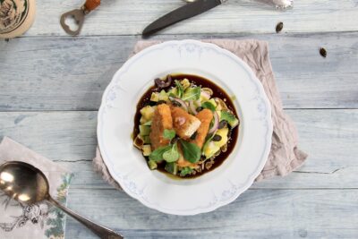 Vegane Tenders mit Kartoffel-Gurkensalat