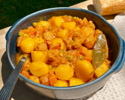 Guiso tradicional de patas con soja texturizada